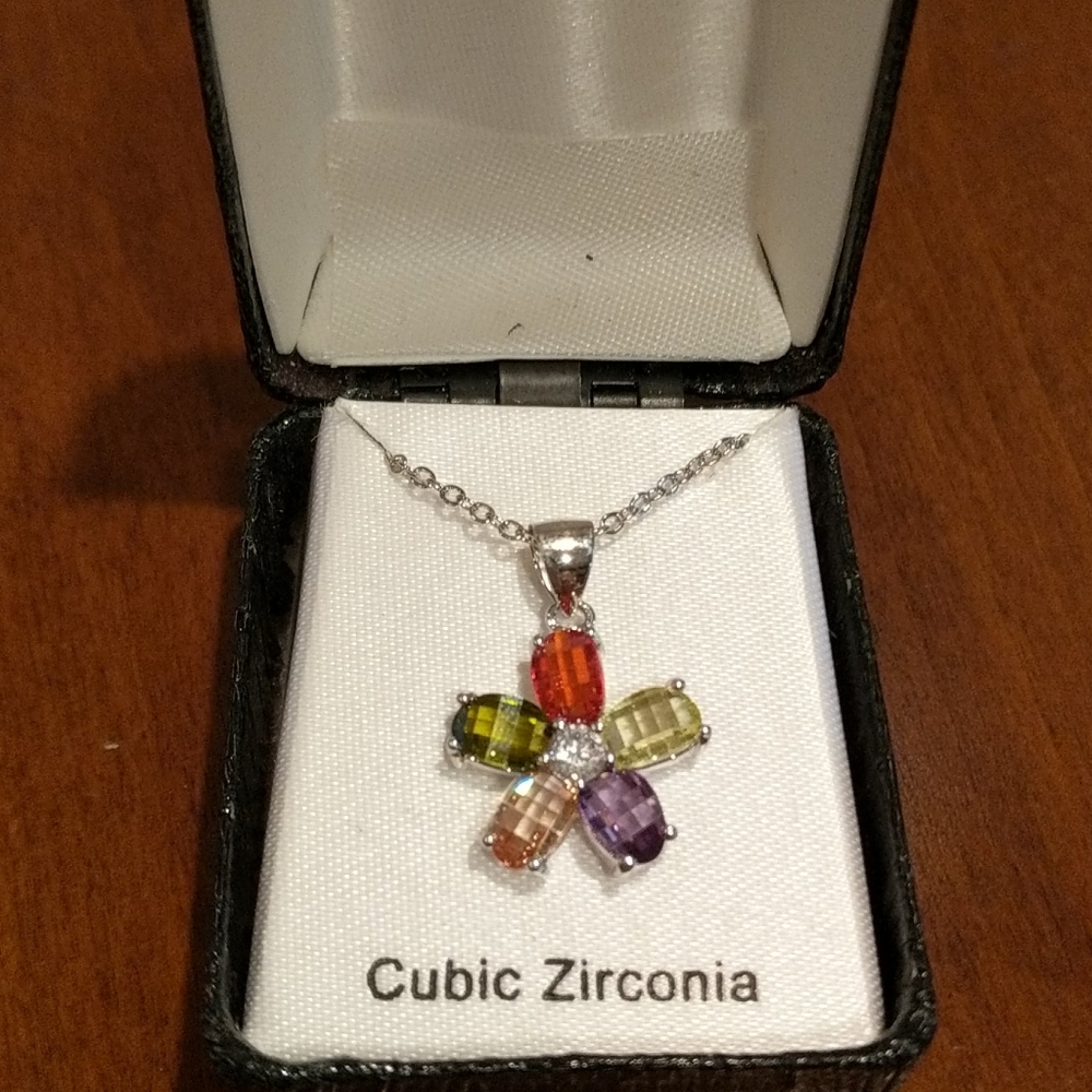Multicolor stone flower necklace